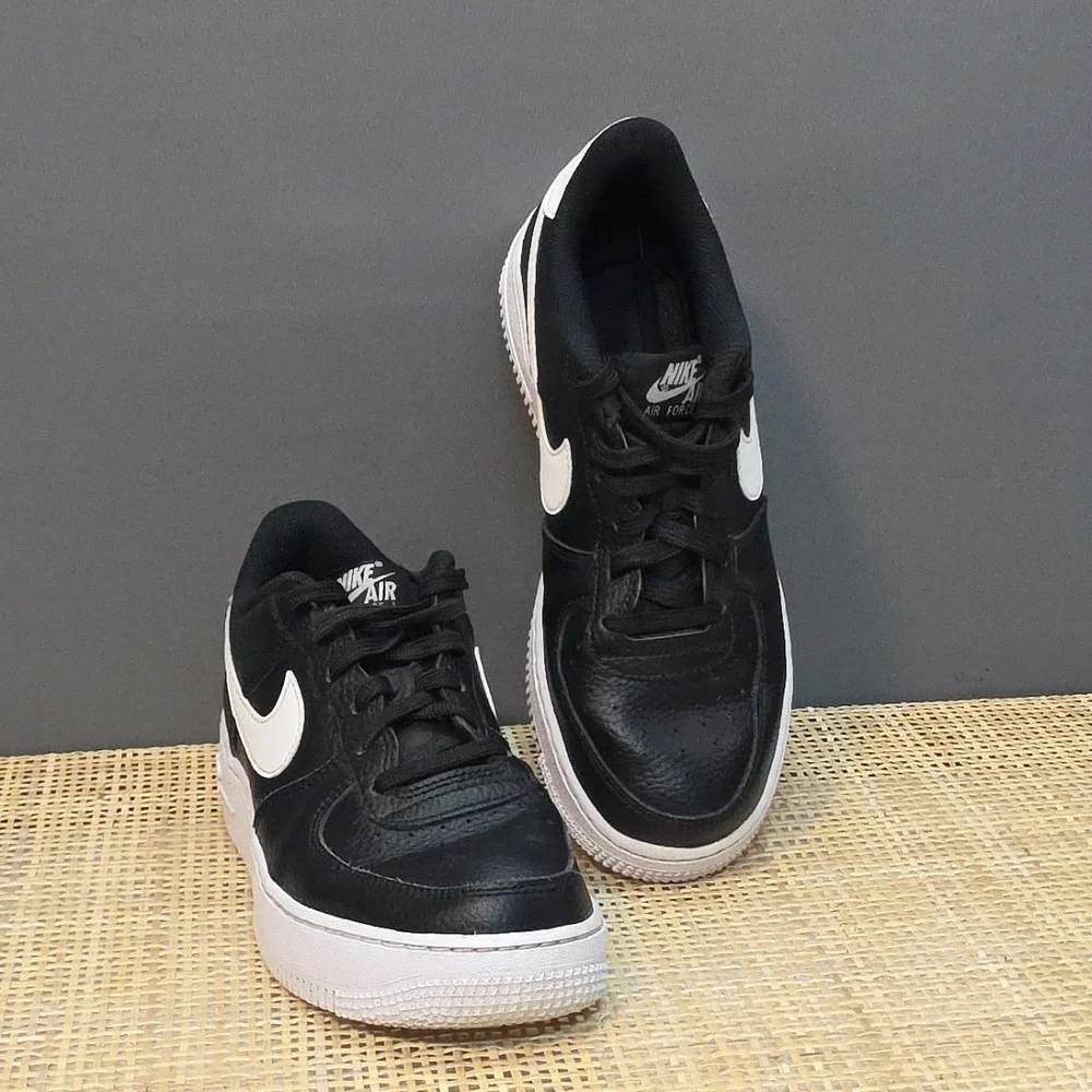 Nike Air Force 1 '07 Black / White Size 6Y CT3839-002